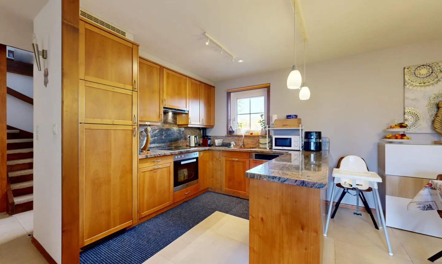 Agréable 4.5p avec 1043 m2 de jardin privatif - Foto 5 von 11