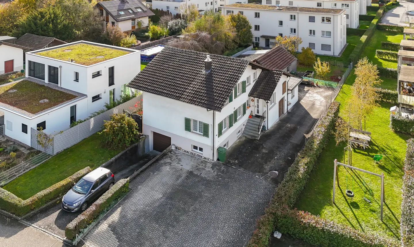 Maison familiale avec appartement sous les combles, atelier et abri - Photo 1 sur 11