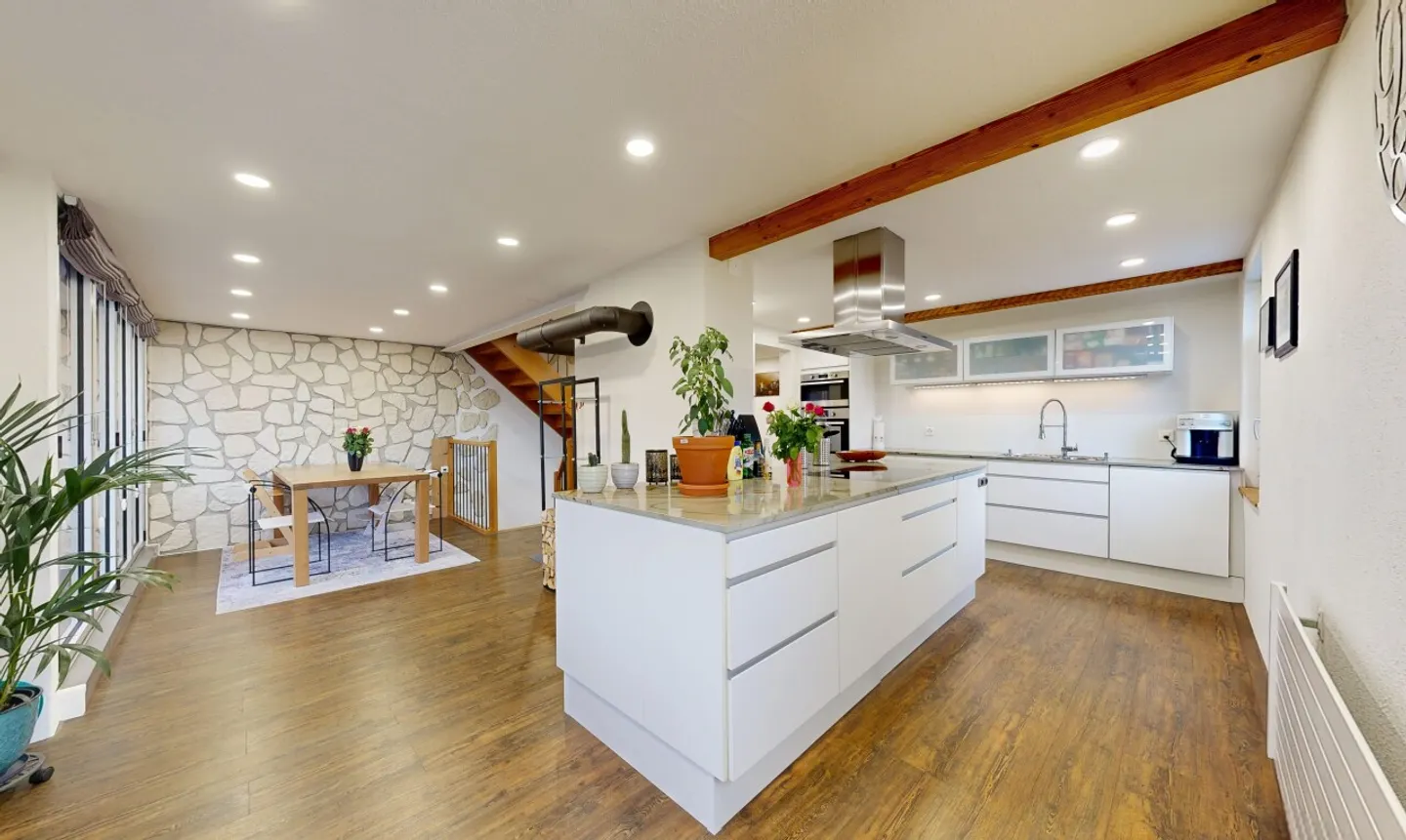 Characterful Semi-Detached Single-Family House Including Commercial Space - Photo 4 of 11