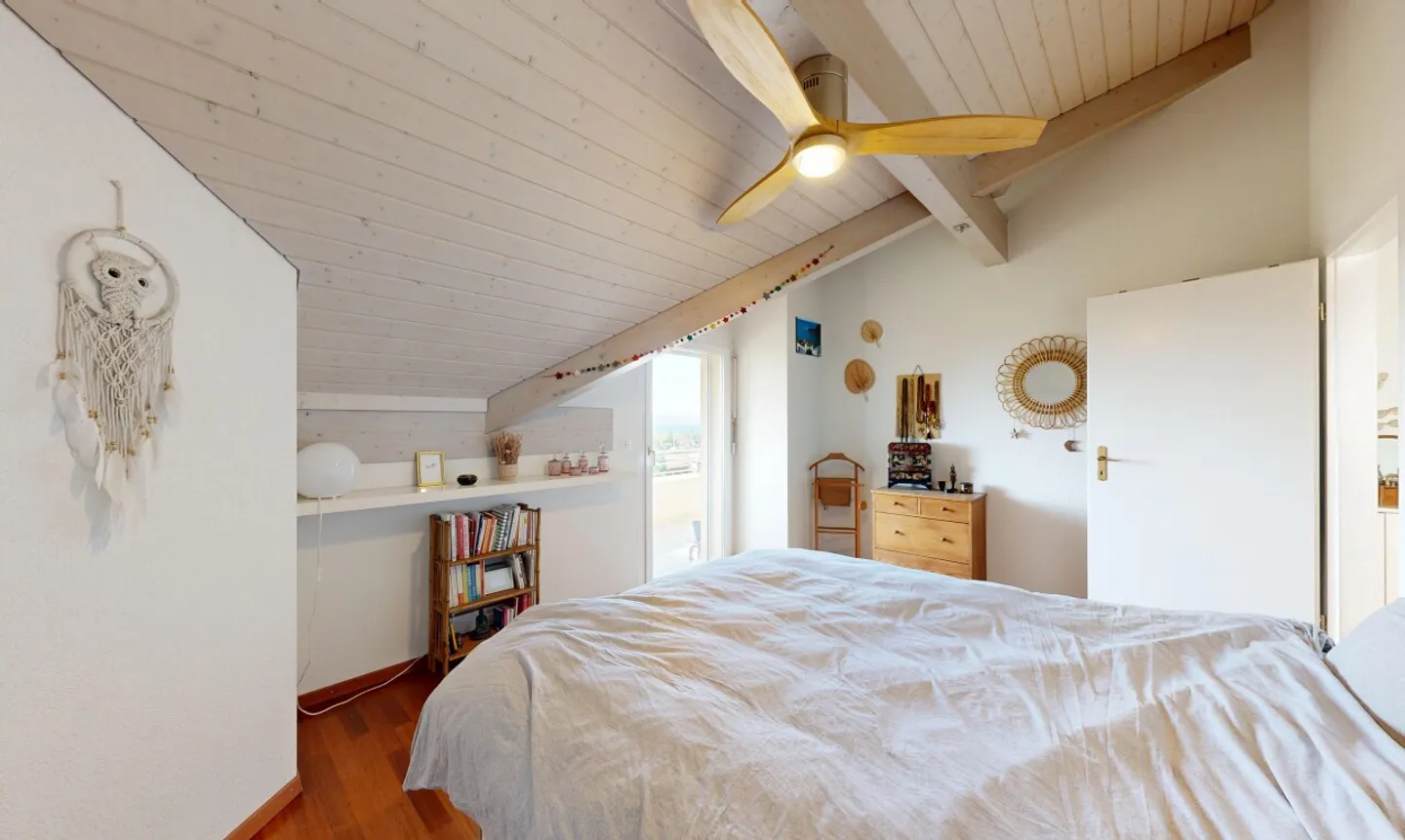 Bright penthouse in a dominant position with views of Lake Geneva and the Alps - Photo 10 of 11