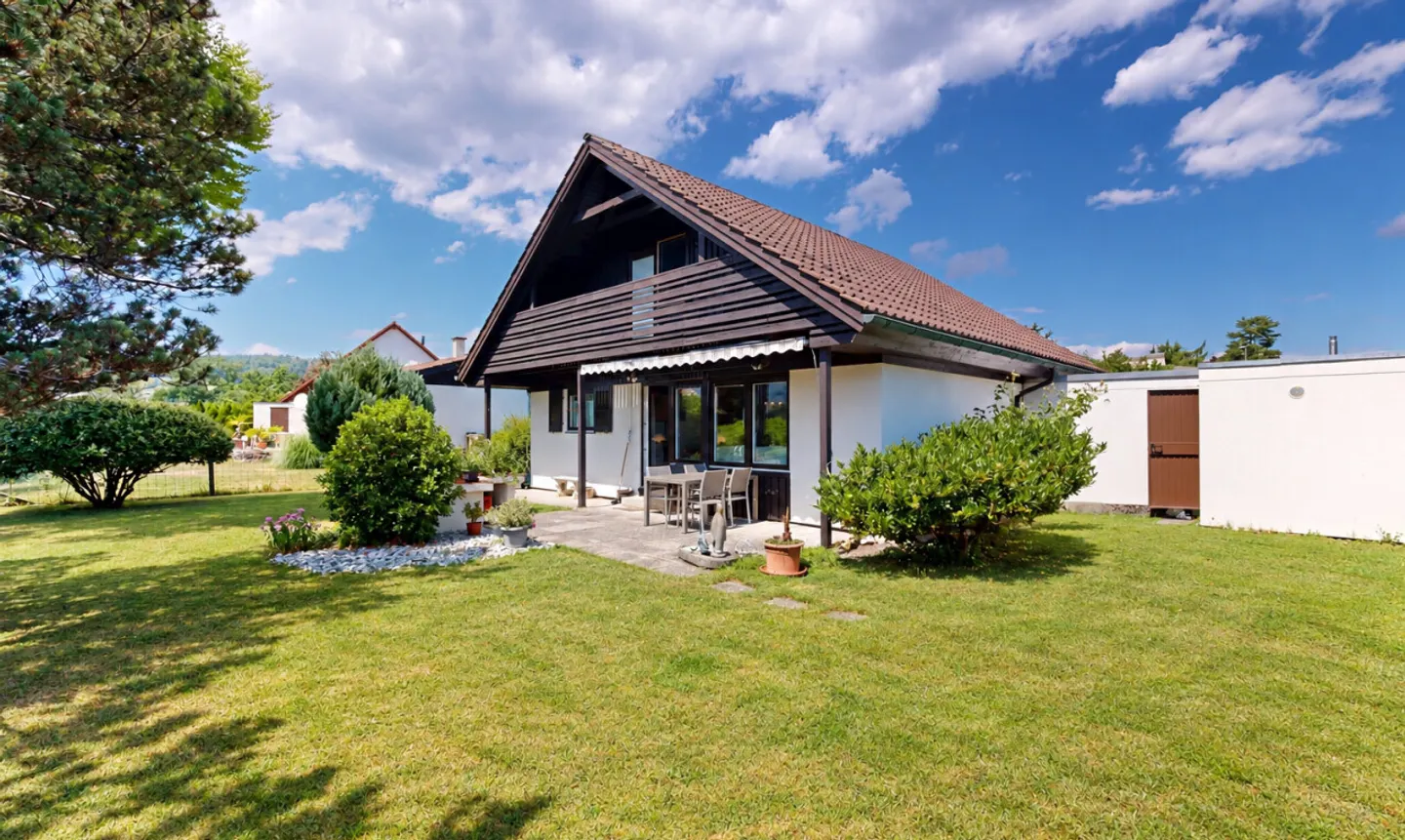 Cozy home with plenty of design freedom and sunny garden - Photo 2 of 11