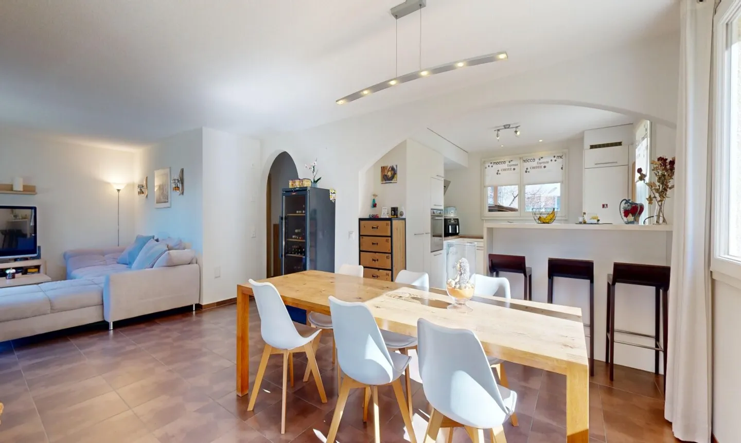 Charming 5.5 room family home with large garden - Photo 7 of 11