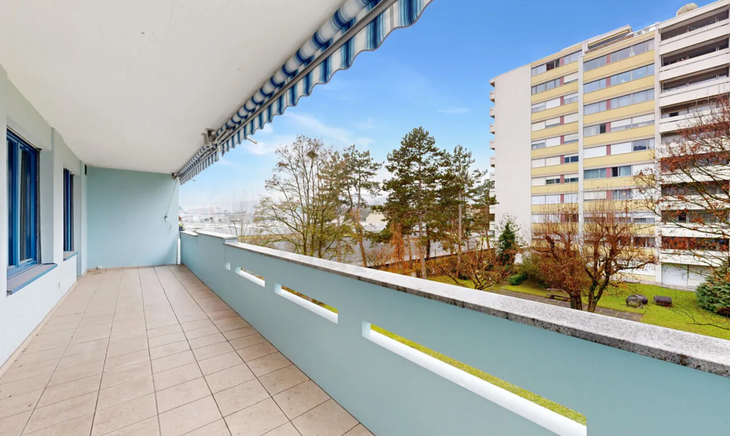 Lumière, Espace et Qualité; Appartement attrayant de 4,5 pièces - Photo 3 sur 11