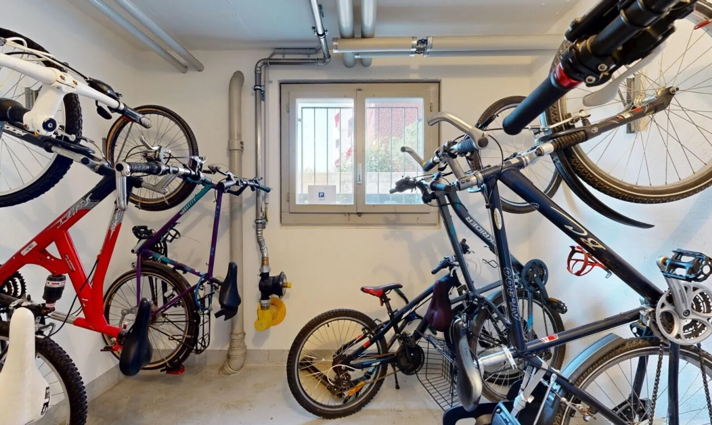 Charming Apartment with Parking - Photo 9 of 11
