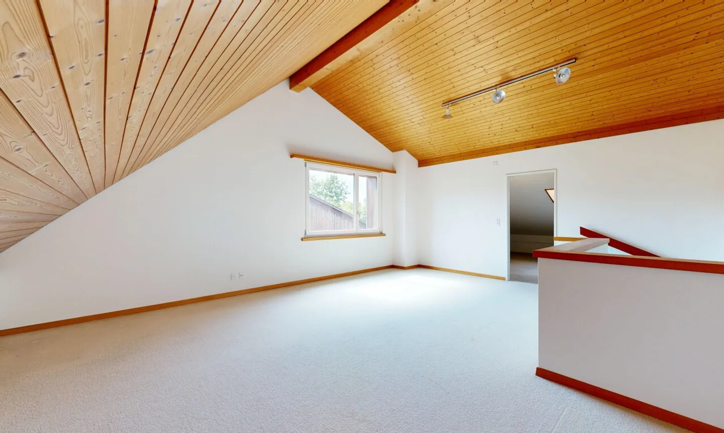 Charmante maison de ville de 5,5 pièces avec grenier aménagé - Photo 3 sur 11