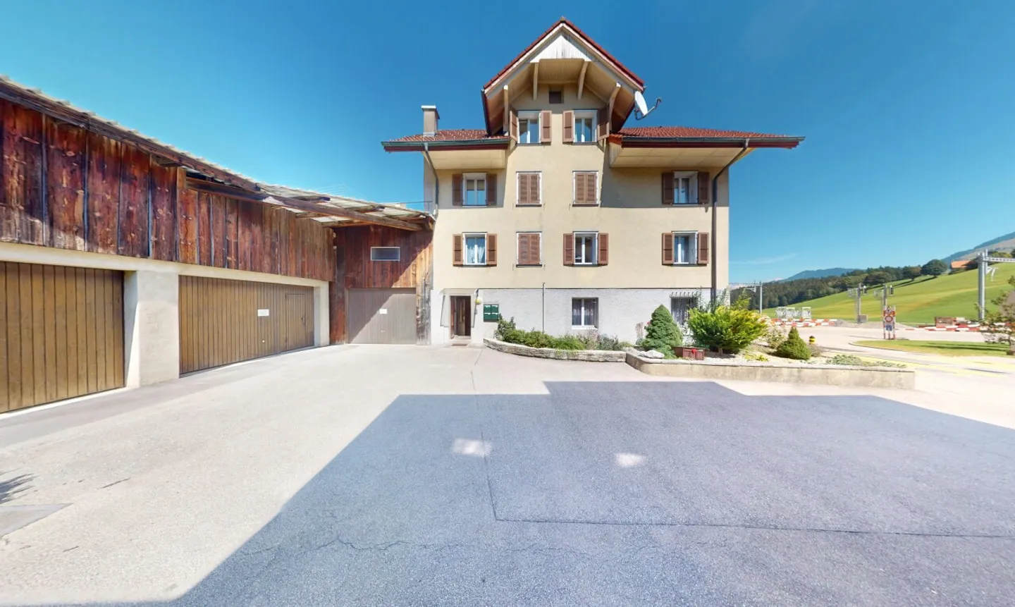 Attractive investment property with expansion and new construction options - Photo 8 of 11