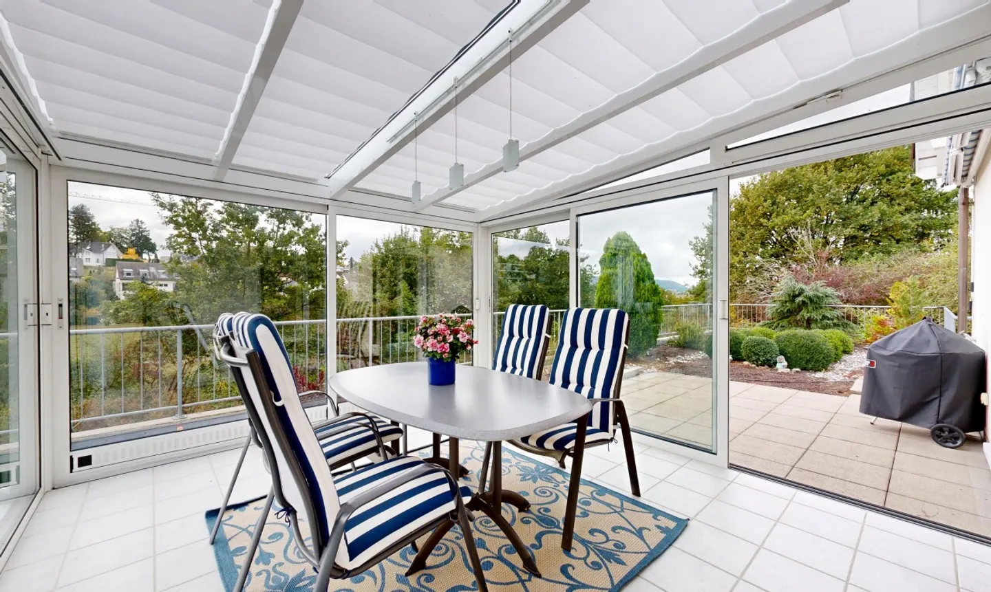 Well-maintained 5.5-room single-family house with generous outdoor spaces - Photo 10 of 11
