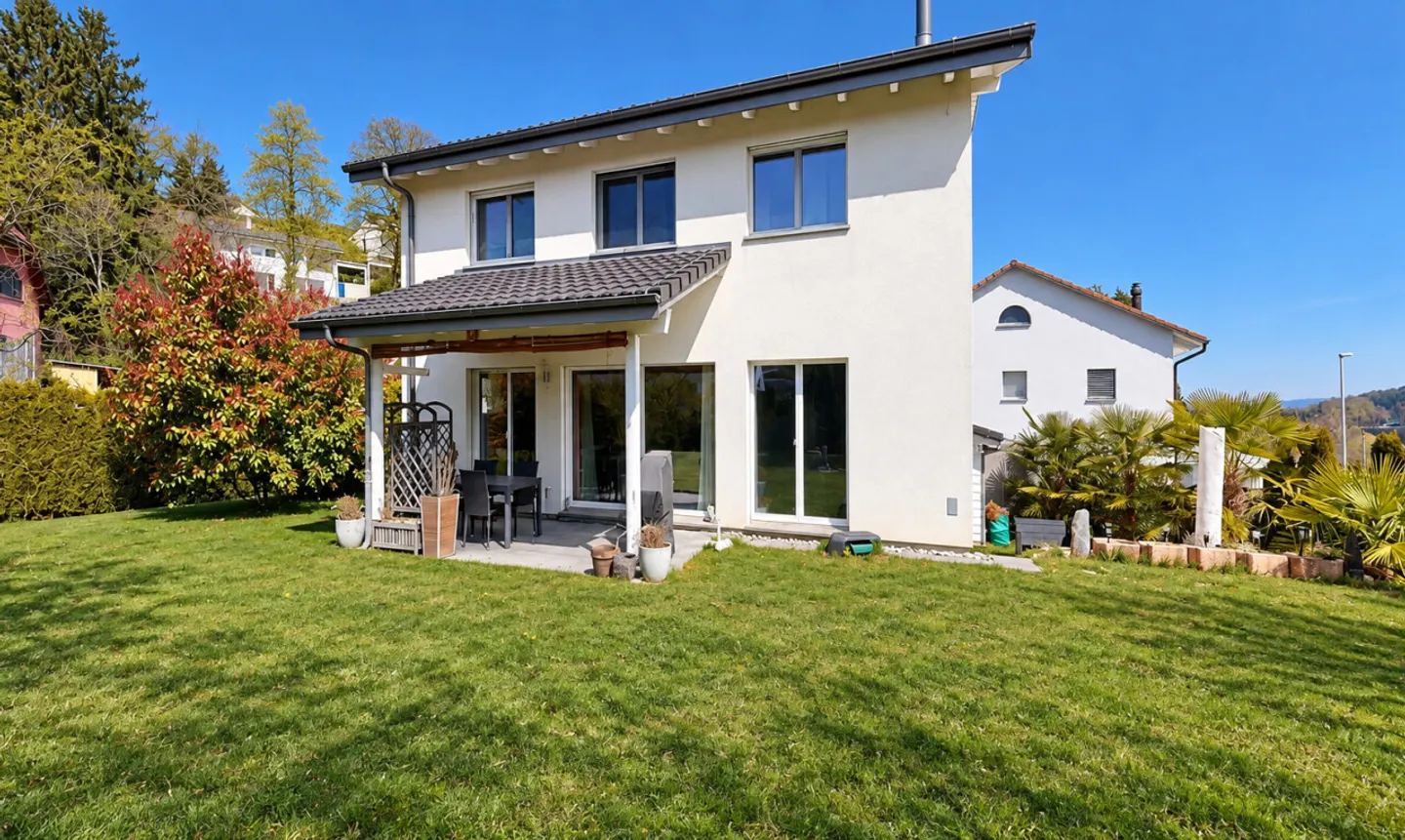 Villa familiare contemporanea con giardino alle porte di Estavayer - Foto 2 di 11