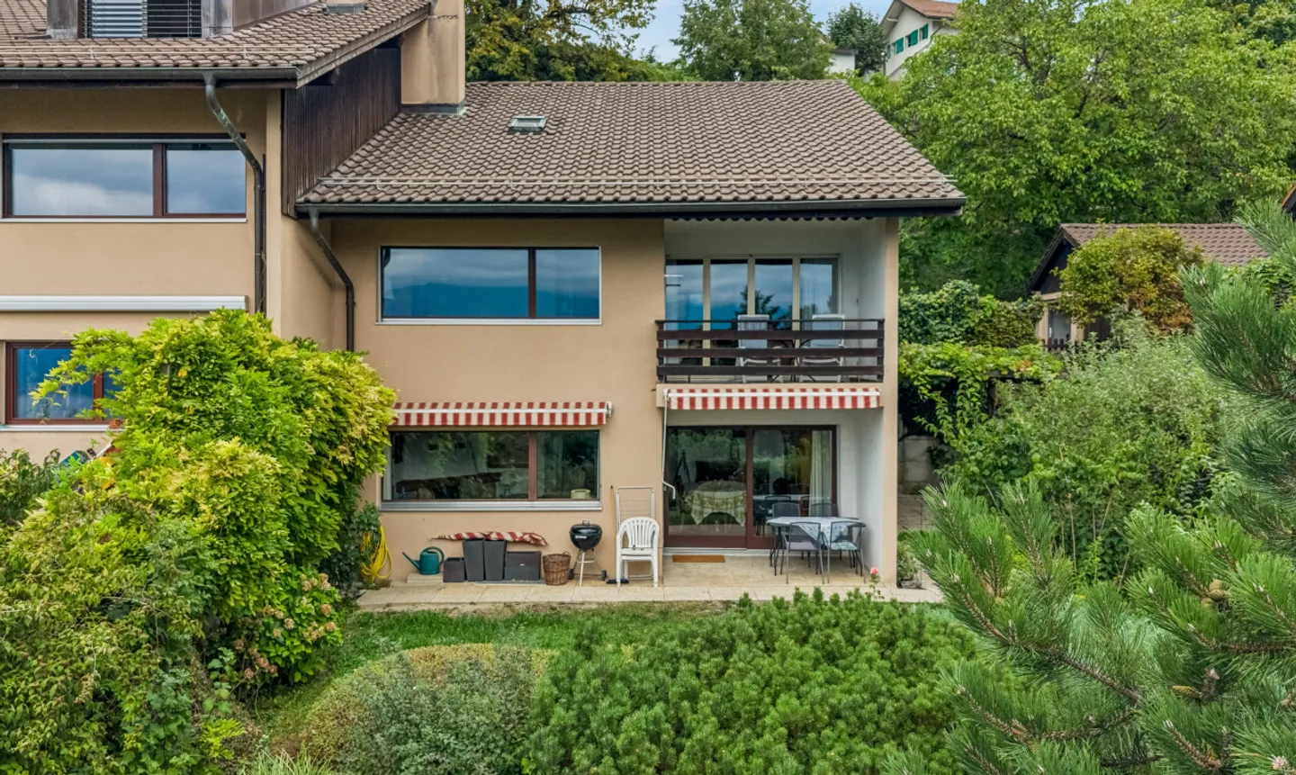 Familienhaus in Belmont-sur-Lausanne — Seeblick und Südostausrichtung - Foto 1 von 11