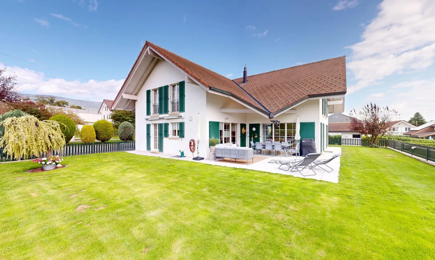 Magnifica casa di 6,5 stanze a Thielle - Foto 1 di 13