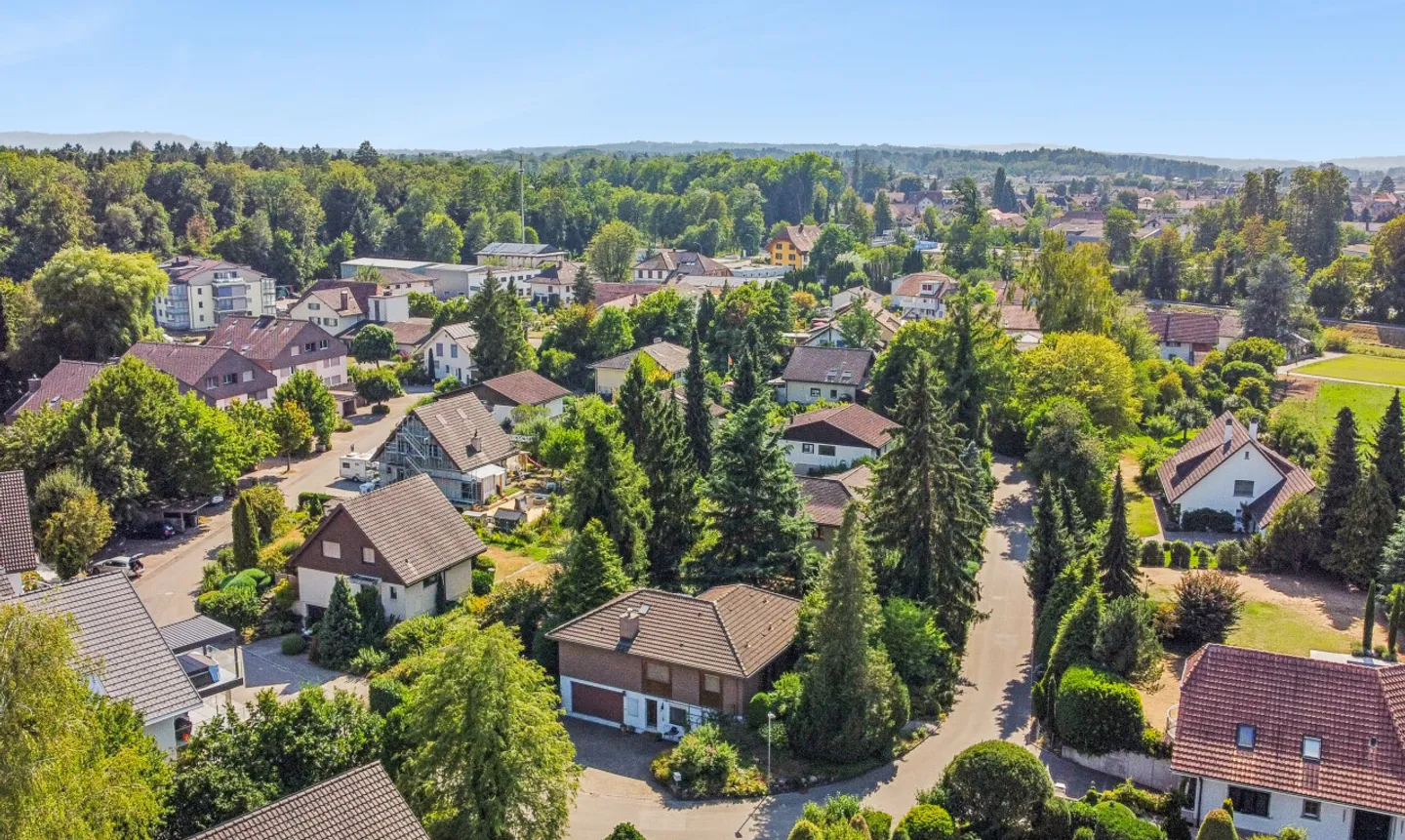 Freistehendes Einfamilienhaus auf 1'127 m² Traumgrundstück - Photo 1 sur 13