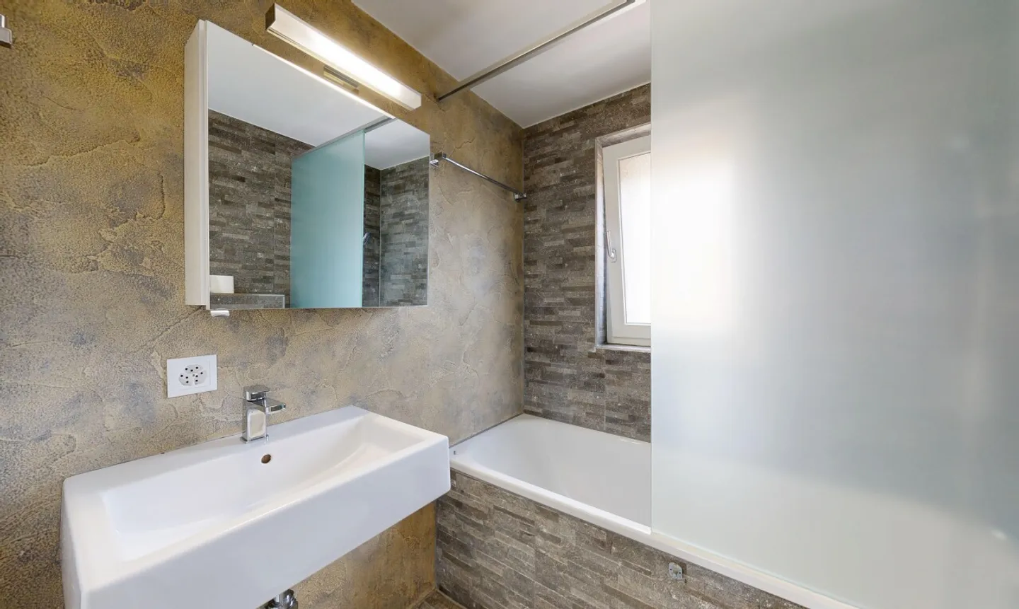 Modern Living in the Green: 6.5 Room House with Swimming Pond - Photo 10 of 11