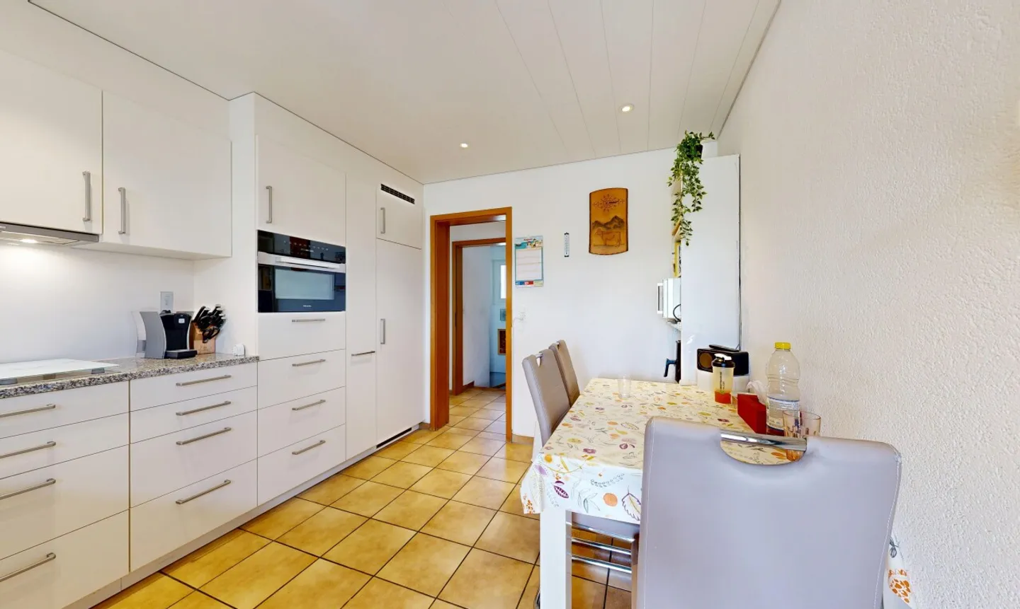 Grosszügiges 5-Zi-Einfamilienhaus mit grossem Grundstück und Weitsicht - Foto 5 di 11