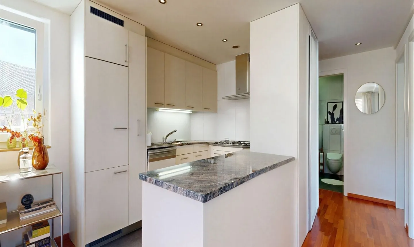 Modern 3.5-room apartment with balcony and parking space - Photo 5 of 11