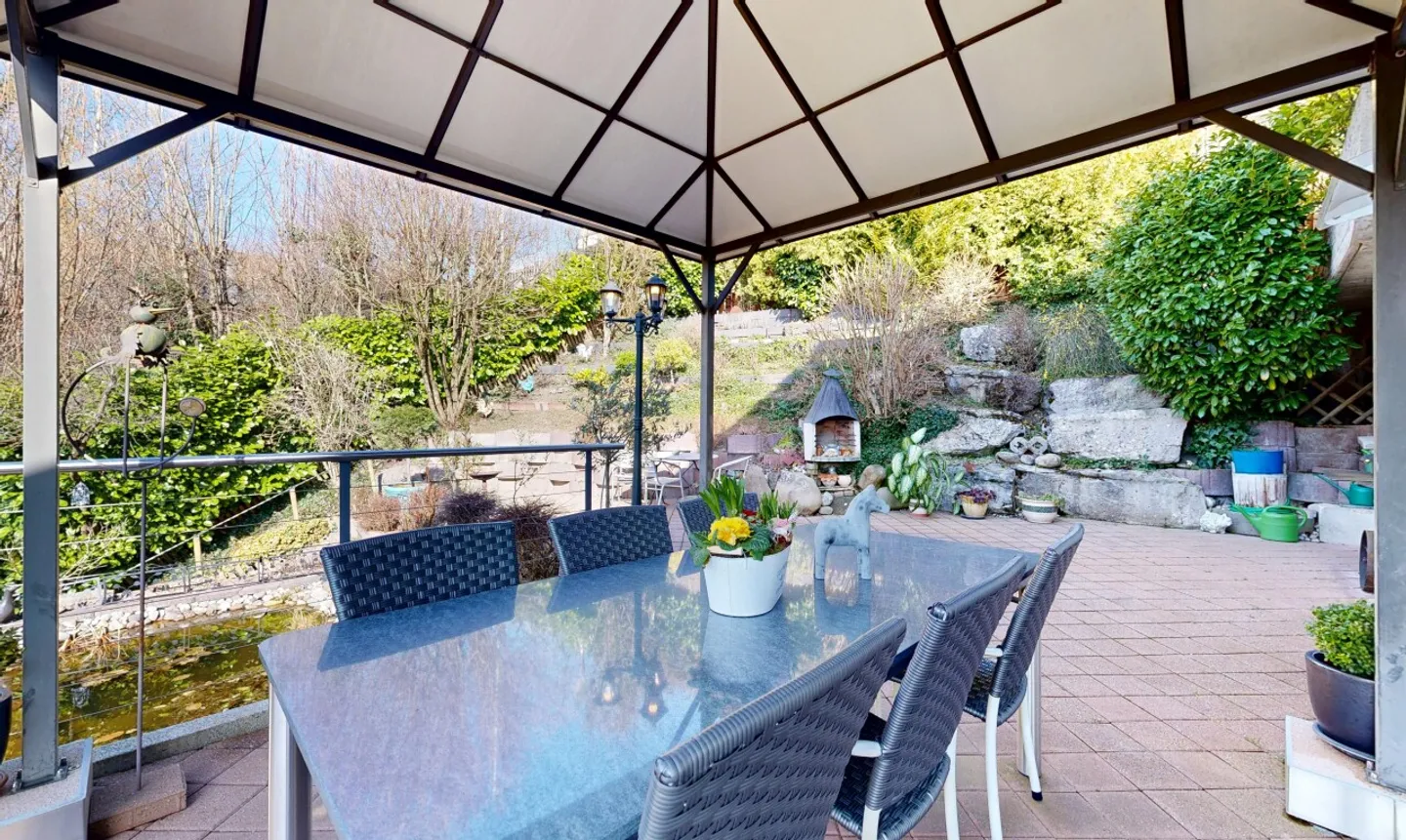 Maison de rêve avec vue et options d'utilisation polyvalentes - Photo 2 sur 11