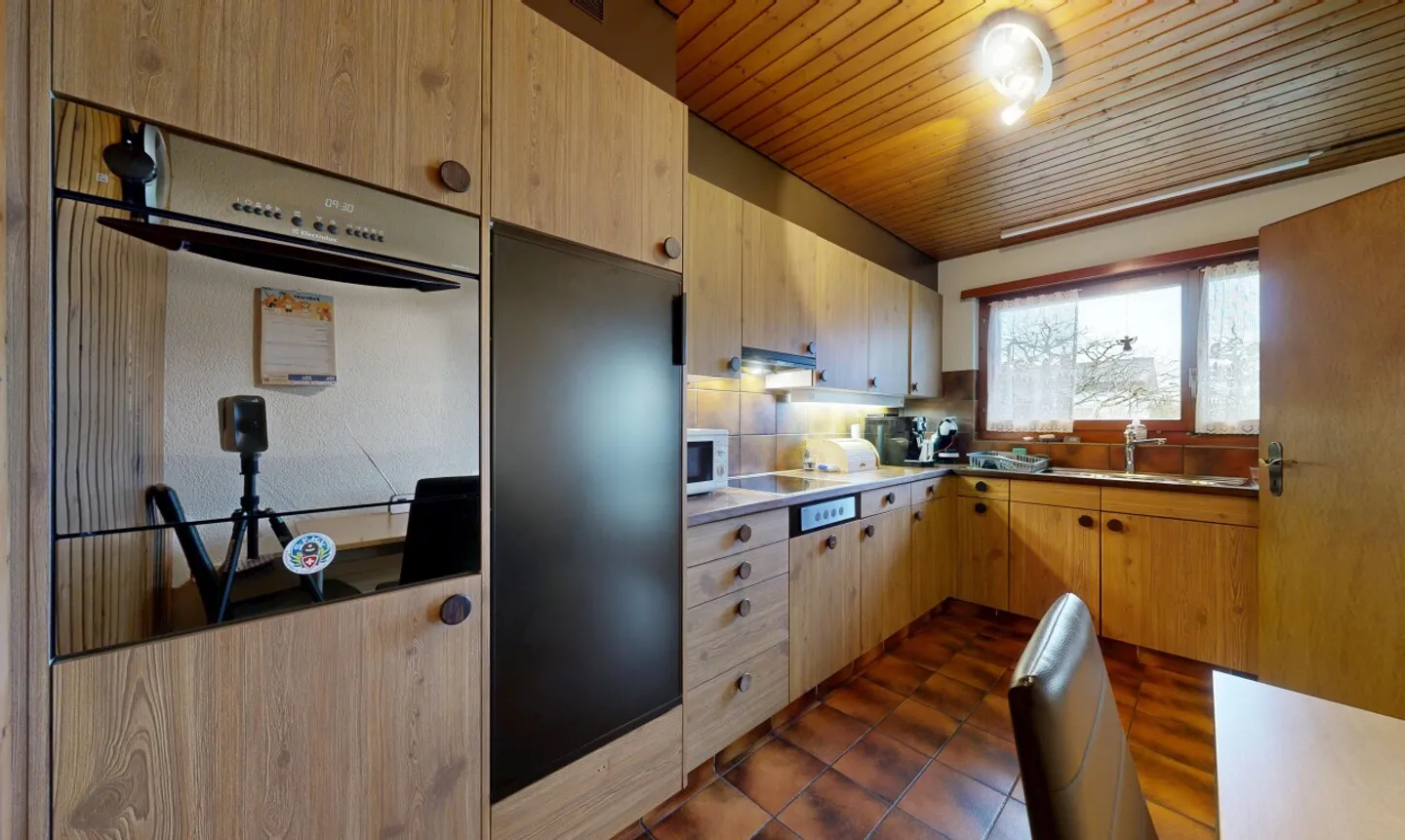 Quiet detached house with large plot and potential - Photo 5 of 11