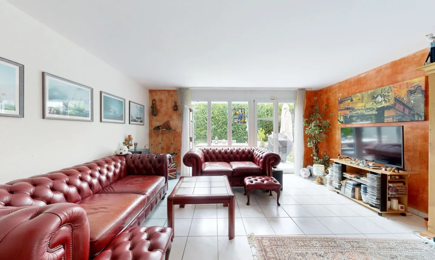 Well-maintained 5-room semi-detached family house in a family-friendly location - Photo 5 of 11