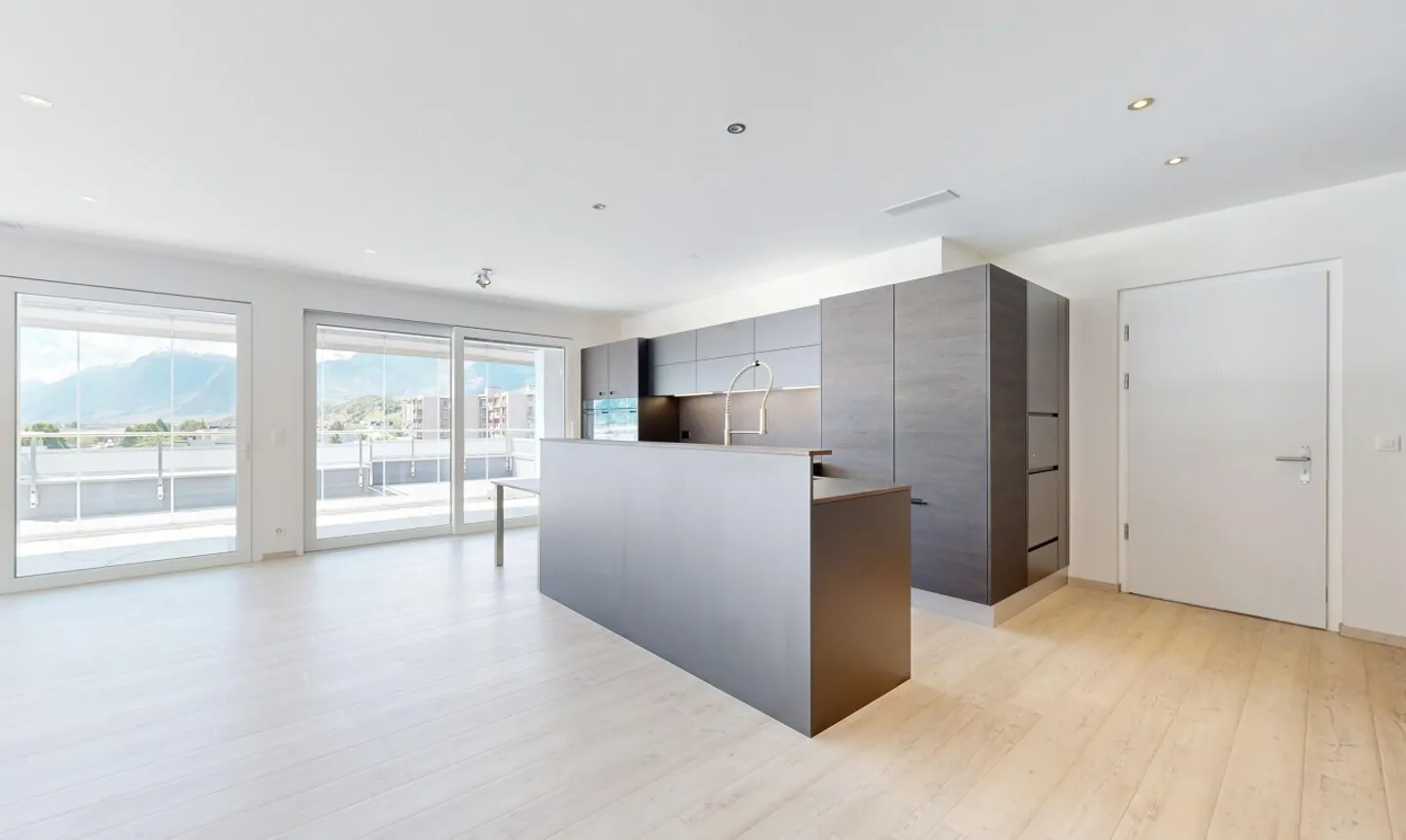 Exceptional penthouse with large terrace in Sion - Photo 8 of 11