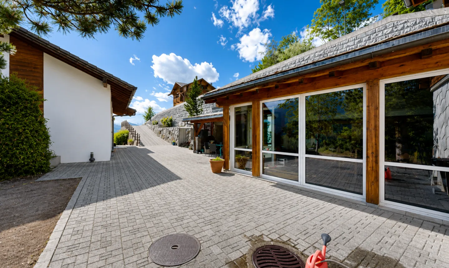 Magnificent property with panoramic view in Mase - Photo 4 of 11