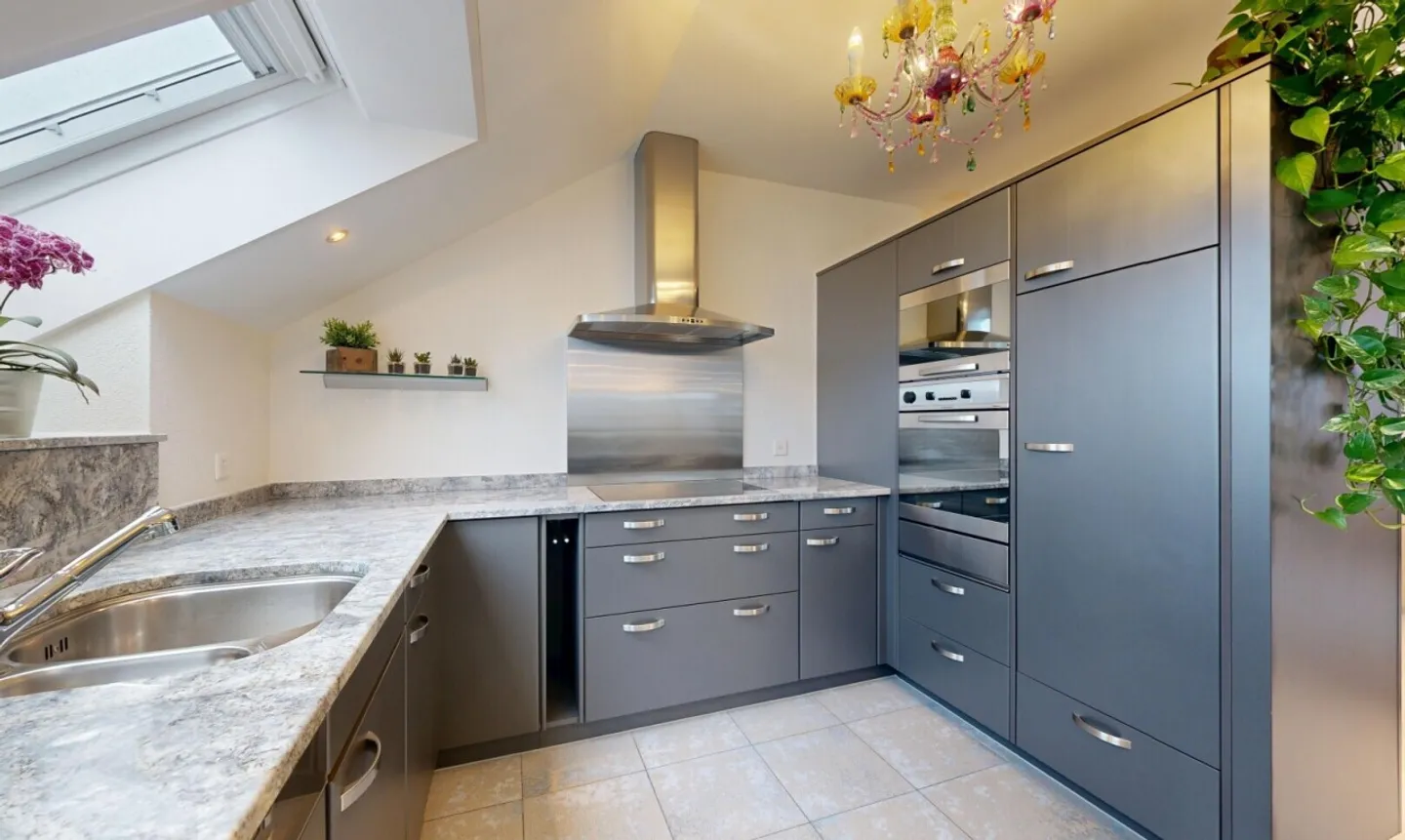 Charmante Dachwohnung mit Aussicht - Foto 9 von 11