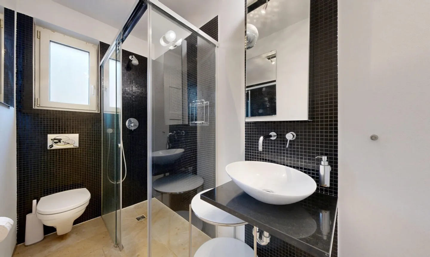 Maison élégante de 9 pièces avec vue et charme ancien - Photo 9 sur 11