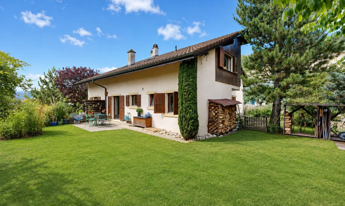 Angenehme Villa mit einem angelegten Garten, ohne Einsicht - Foto 1 von 11