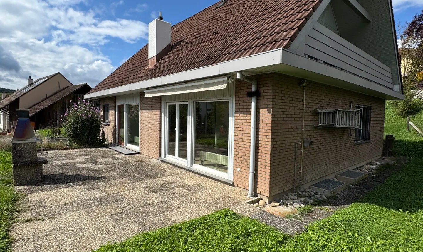 Charming single-family home with garden idyll and plenty of space in Magden - Photo 3 of 13