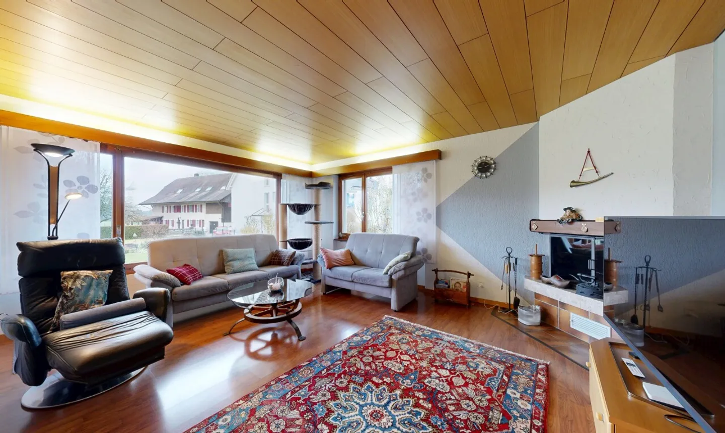 Quiet detached house with large plot and potential - Photo 3 of 11