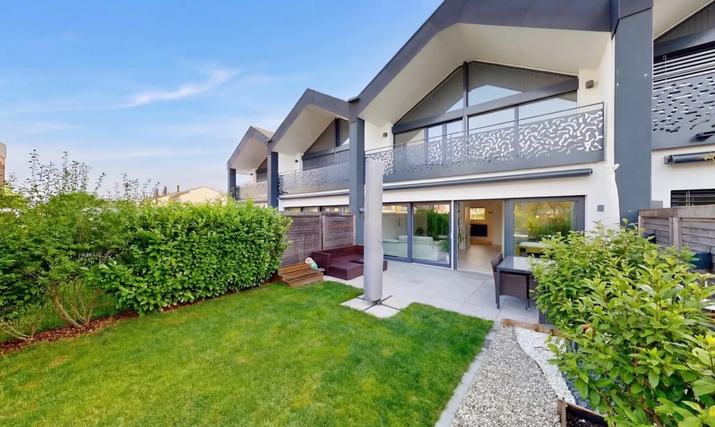 Moderne Villa in Broc - Foto 2 von 13