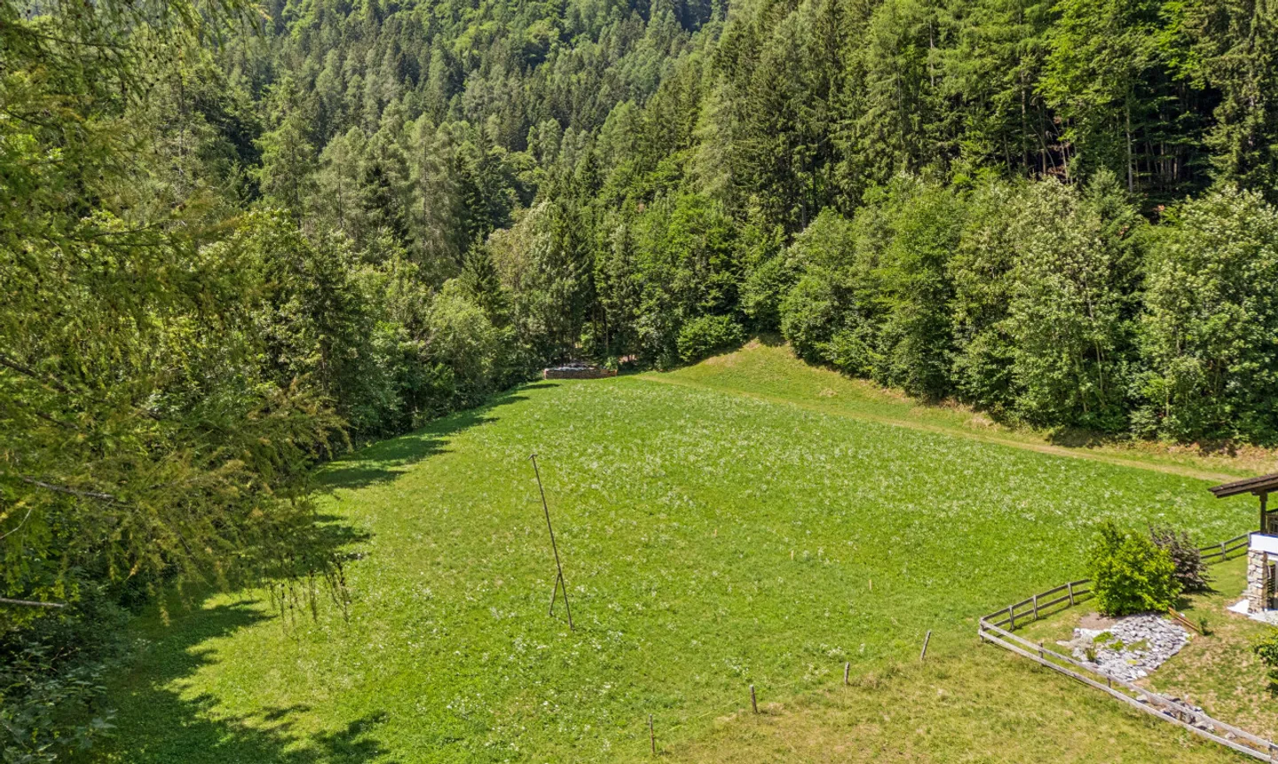 Spacious building land with project study in a natural location in Vättis - Photo 2 of 8