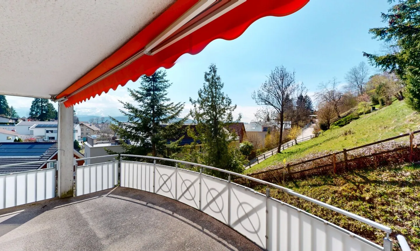 Geräumige Wohnung mit atemberaubendem Blick - Foto 2 von 13