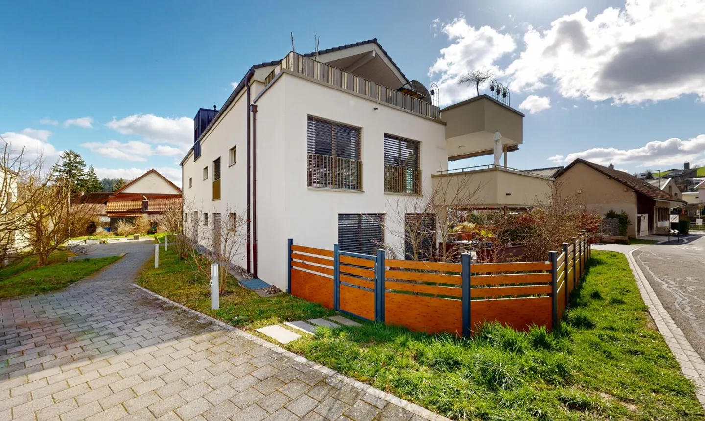 Exklusive 5.5-Attika mit Terrasse, Sauna und viel Platz - Foto 1 di 11