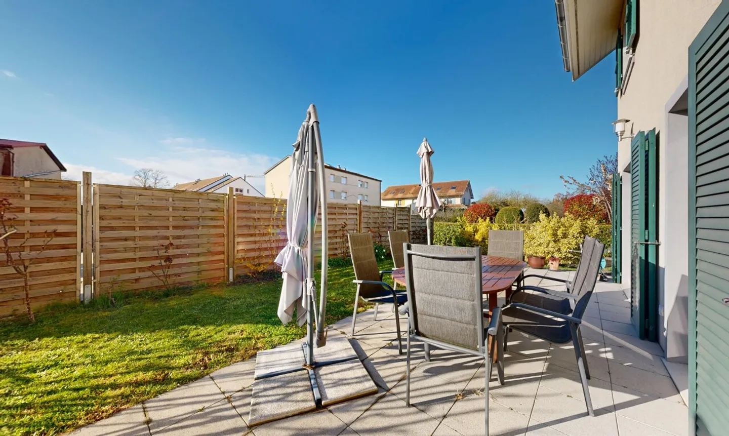 Incantevole Casa Familiare in Zona Tranquilla - Foto 3 di 11