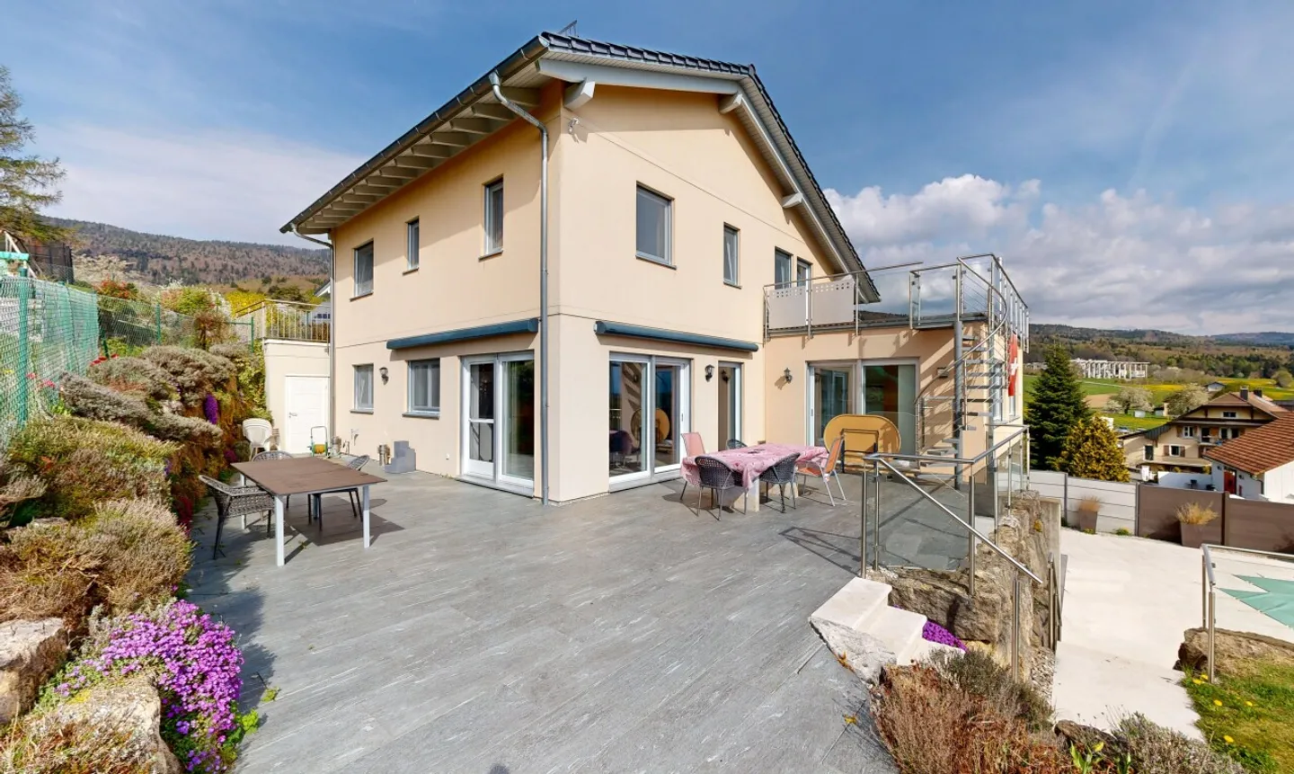 Passive house with studio, pool and unobstructed view - Photo 3 of 11