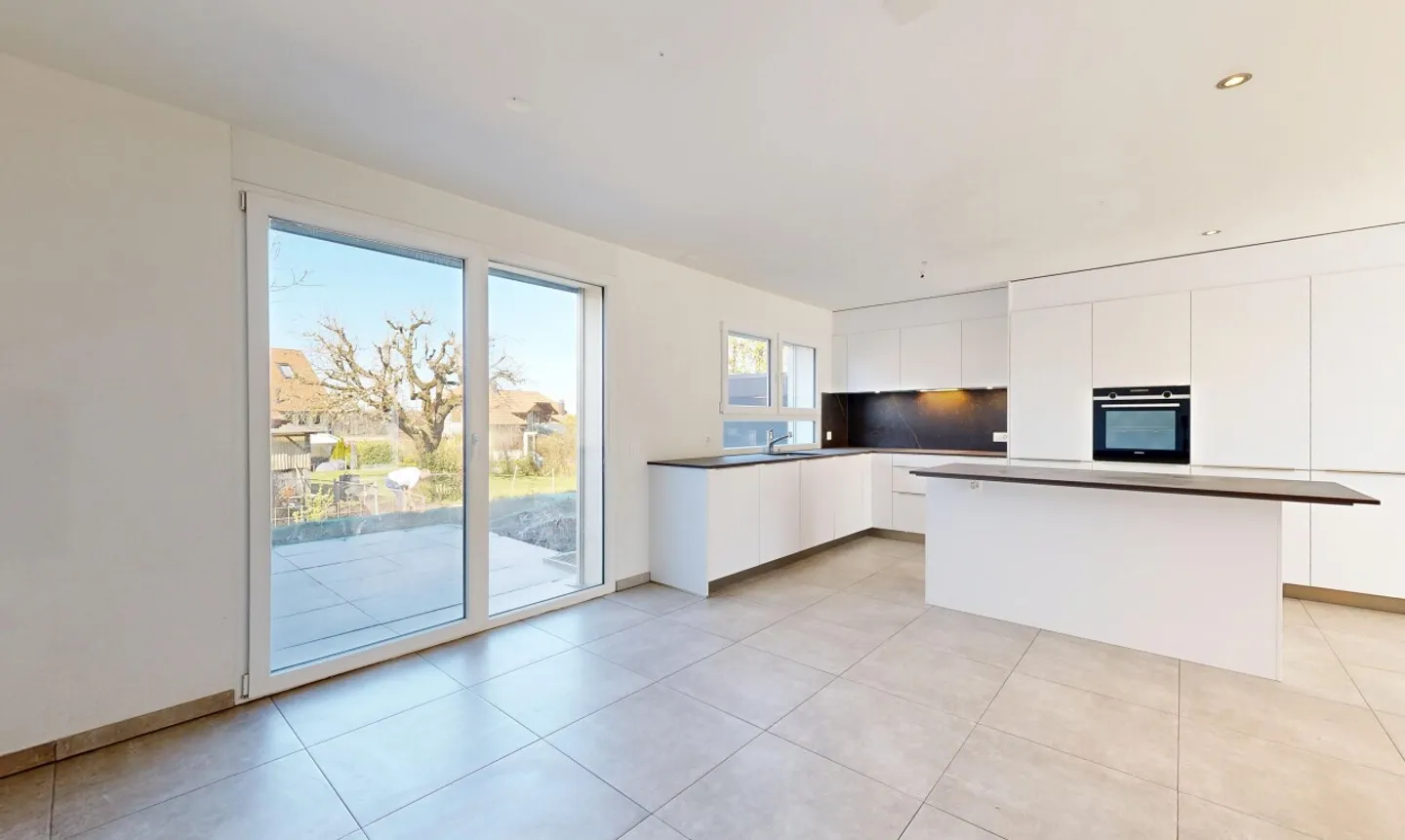 Rare find: contemporary villa combining comfort and high performance - Photo 9 of 13