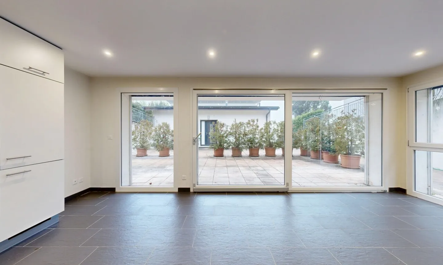 Charming house with two apartments! - Photo 4 of 11