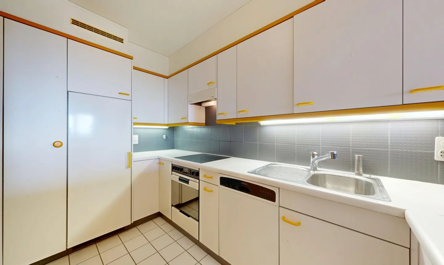 Charming 3.5-room duplex with balcony and lake &amp; Alps view - Photo 9 of 11