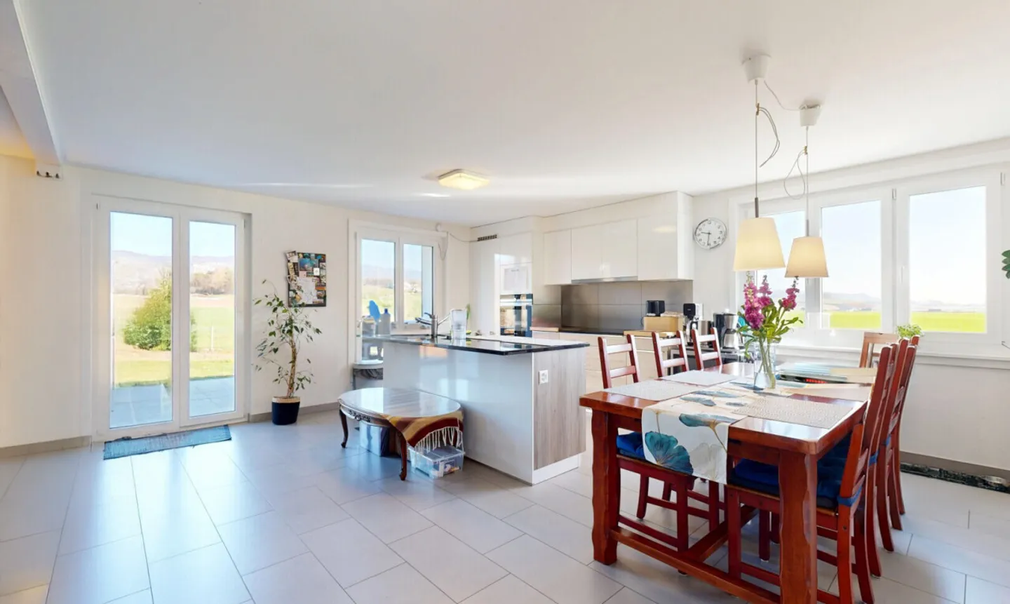 Casa a schiera ristrutturata con giardino privato - Foto 4 di 12