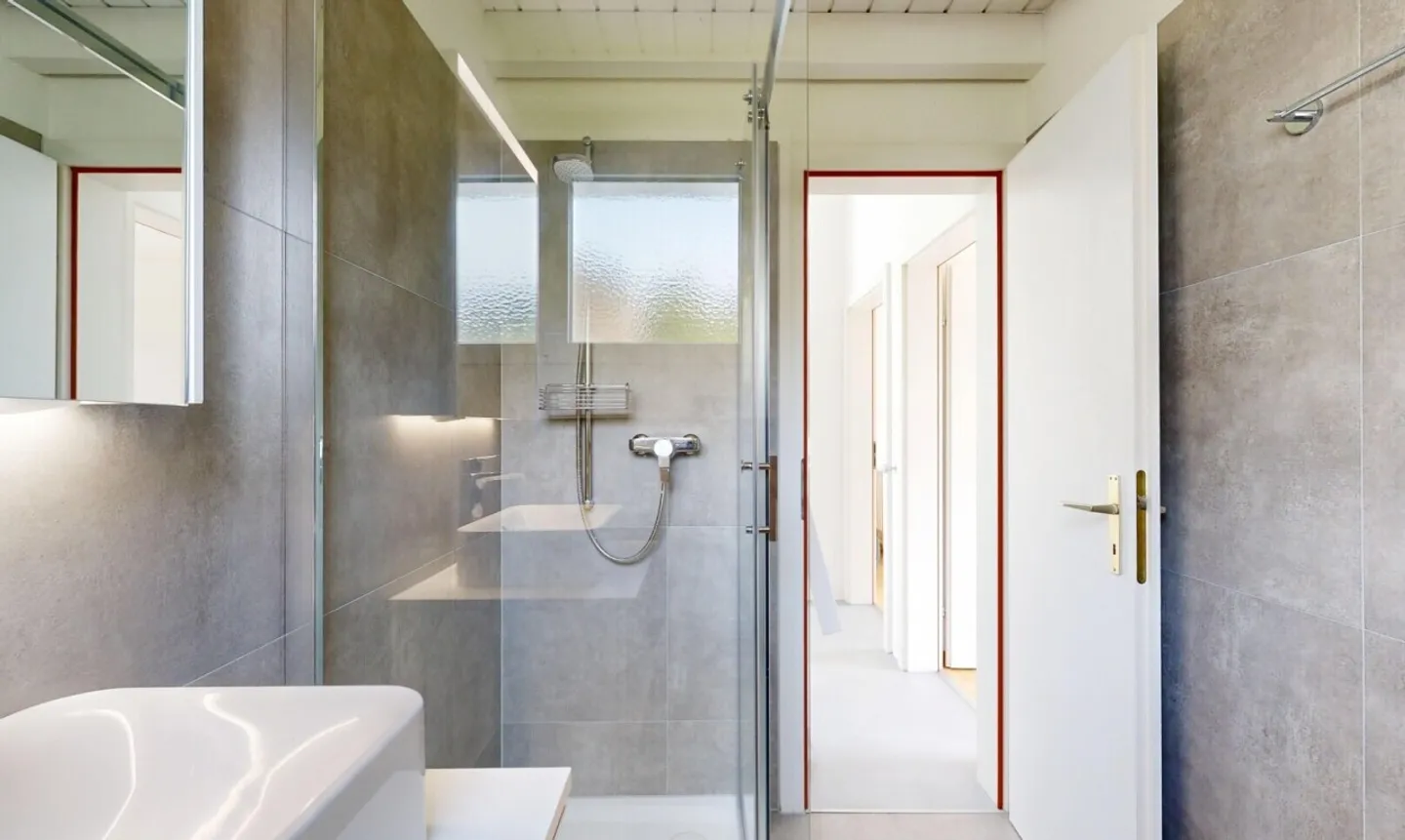 Renoviertes Eckhaus in Bergdietikon - Foto 10 von 11