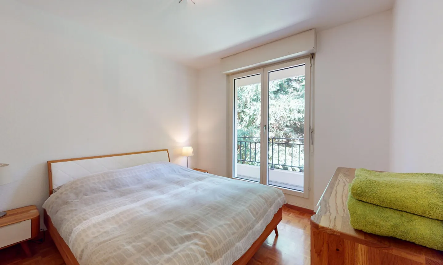 Surrounded by greenery - Photo 5 of 13