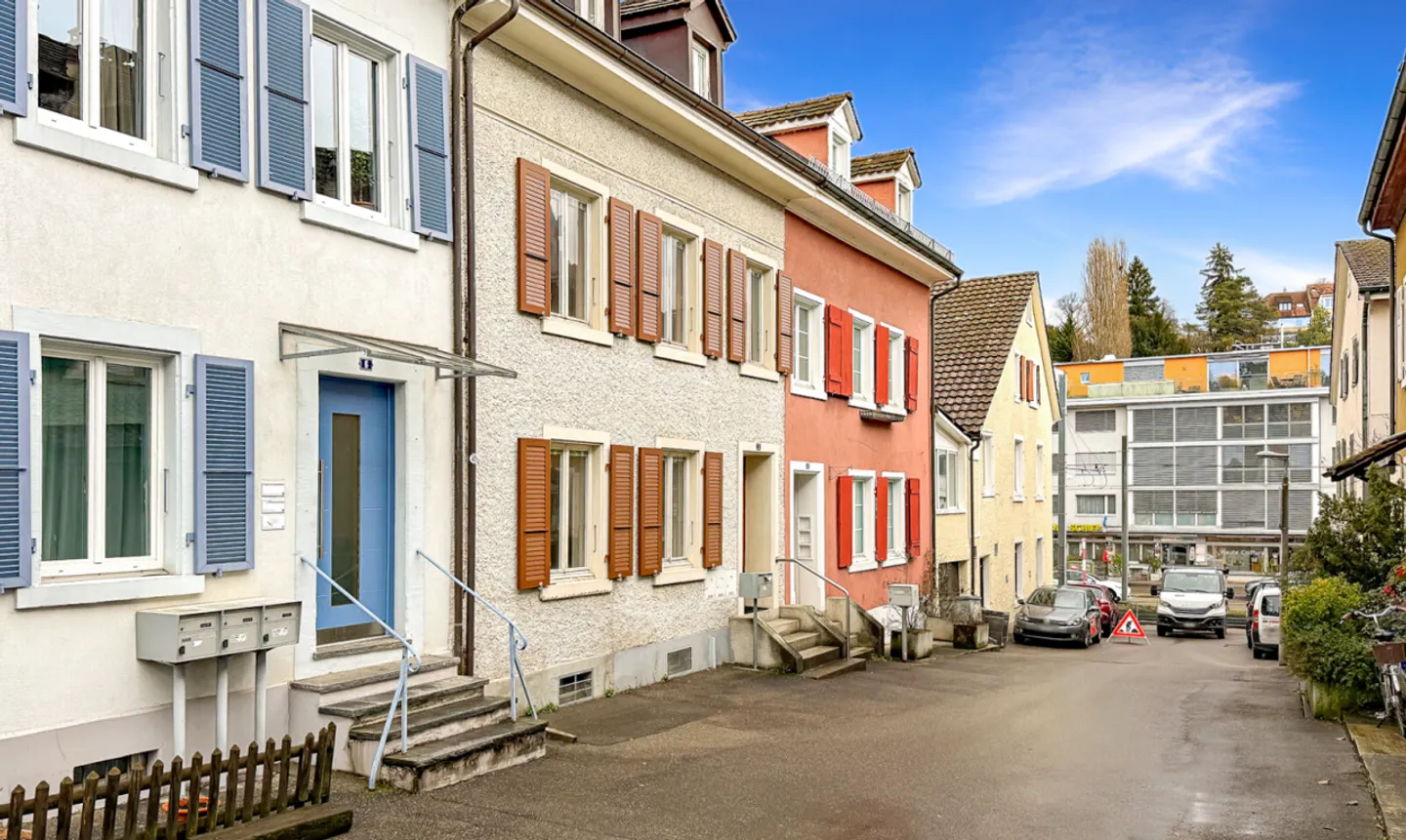 Residential building with development potential in a central location in Binningen - Photo 2 of 11