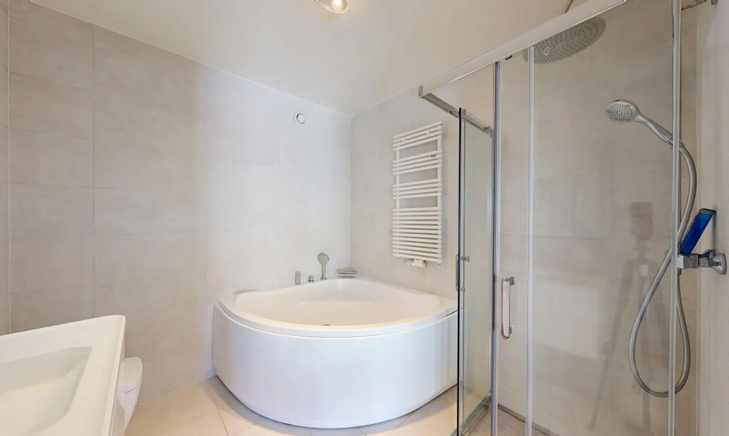 Garden Apartment in Quiet Area - Photo 9 of 11