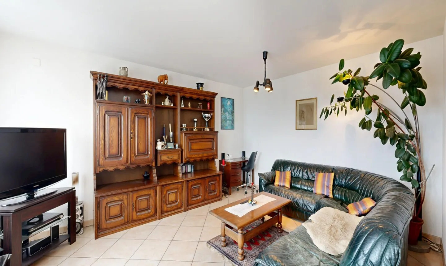 Magnificent 4.5-room house with convertible barn - Photo 5 of 11