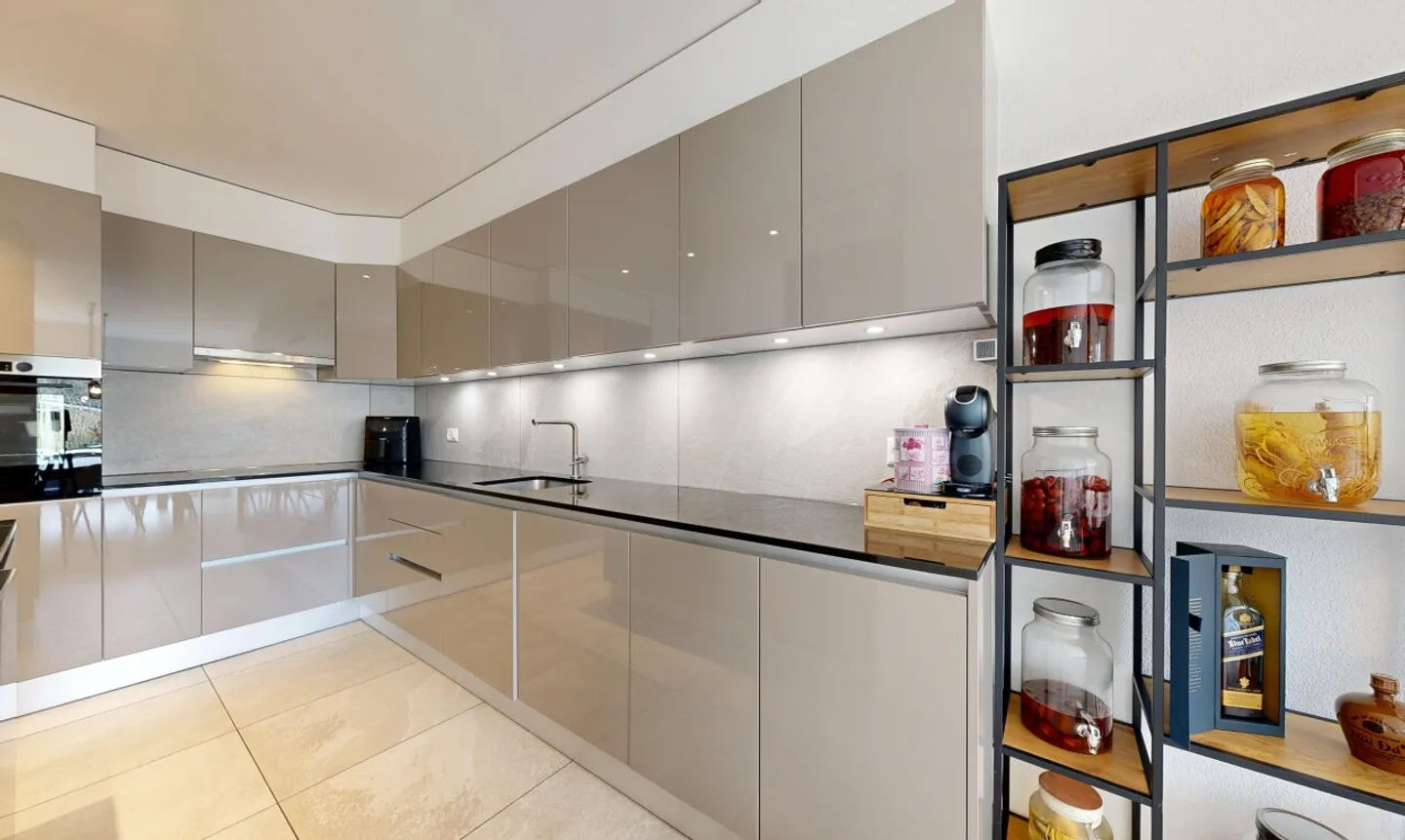 Moderne Villa in Broc - Foto 8 von 13