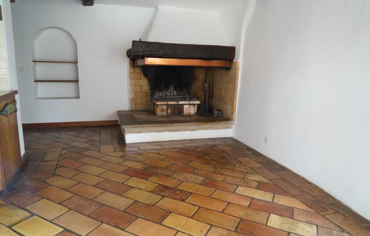 Progetto ad alto potenziale: casa di villaggio con fienile e giardino - Foto 9 di 11