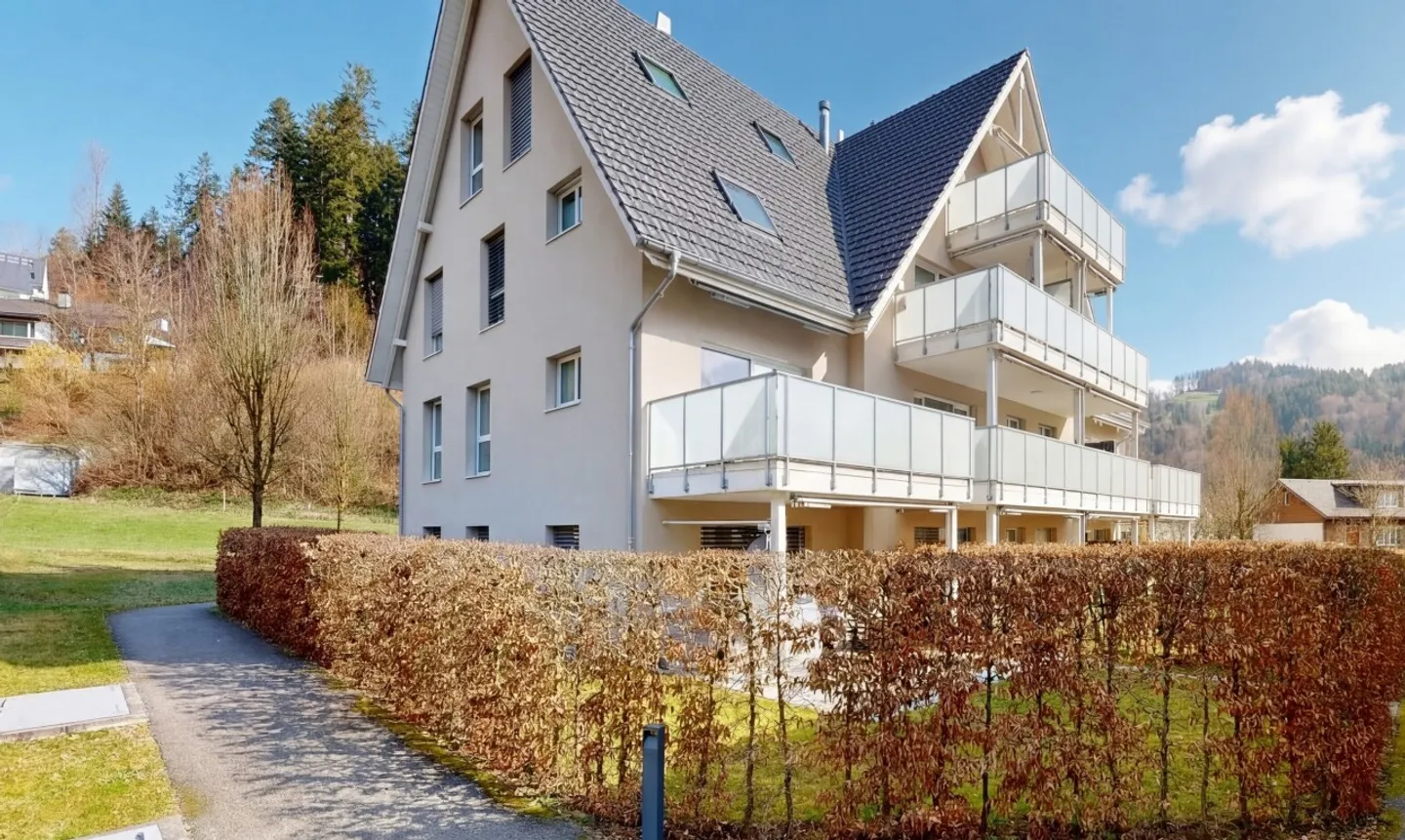 Bright 4.5-room apartment with large south-facing terrace - Photo 1 of 11