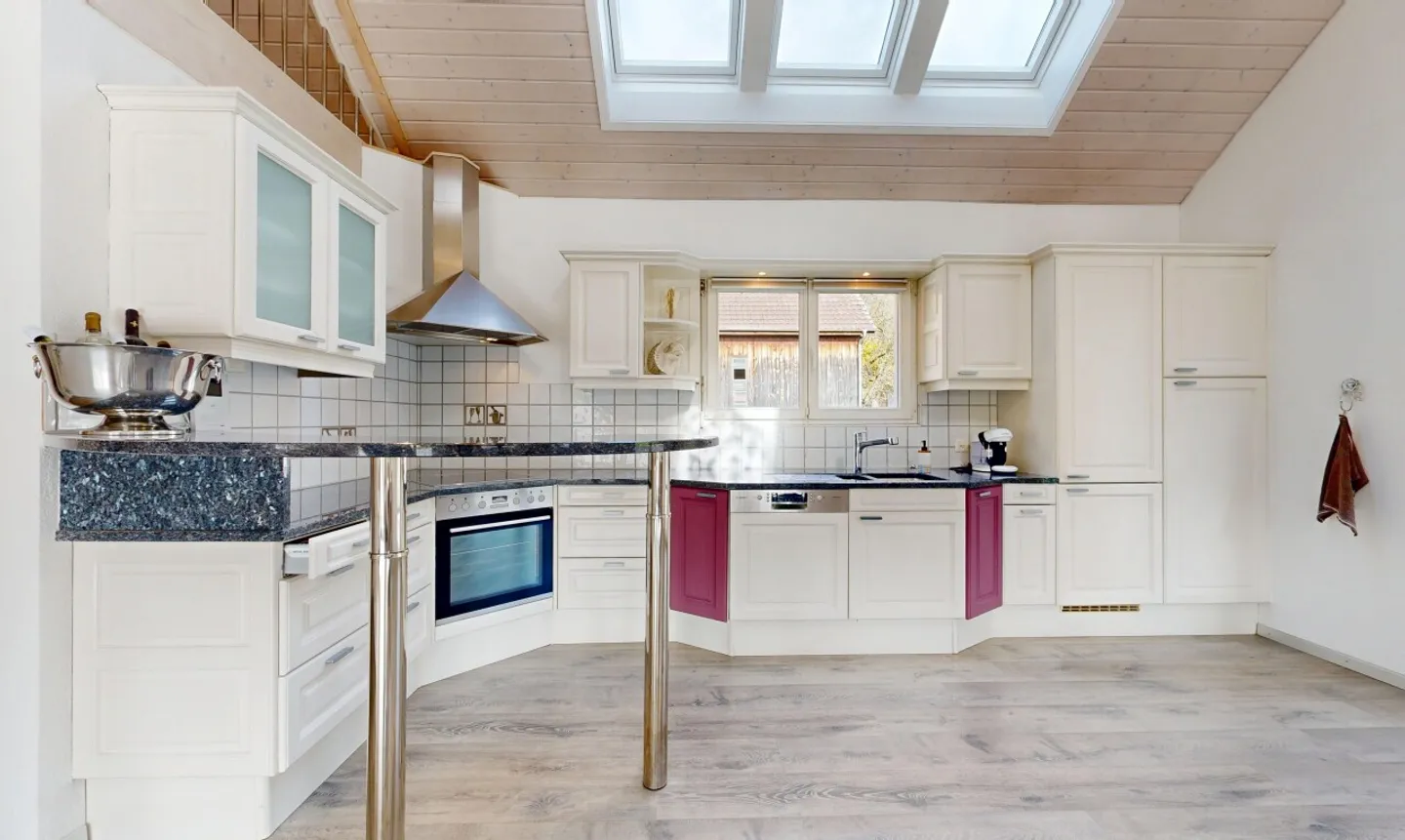 Ferme avec maison individuelle adjacente et beaucoup de terrain à bâtir inclus. - Photo 7 sur 11