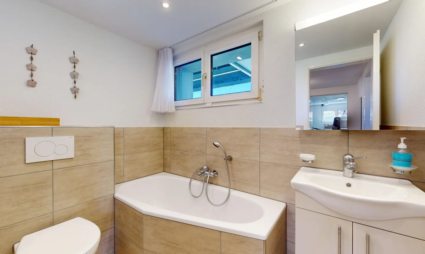 5-Room House with Scenic Views - Photo 9 of 11