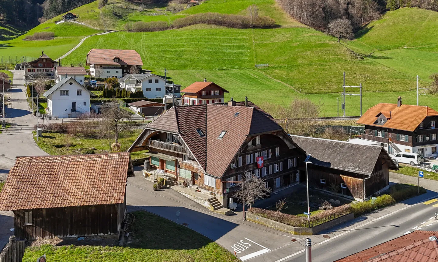 Charmantes Bauernhaus mit Gewerbefläche - Foto 1 von 11