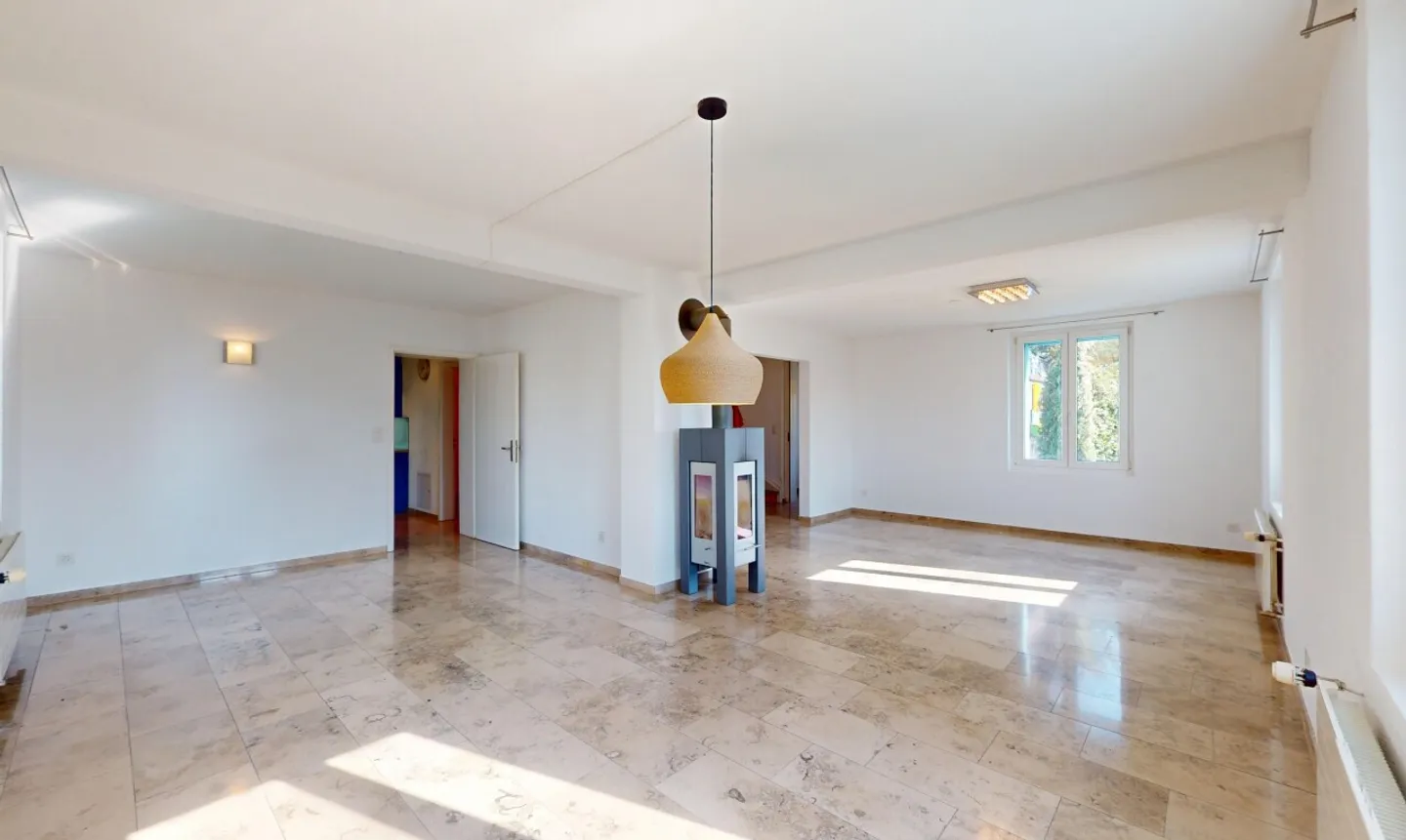 Maison individuelle dans un emplacement calme avec beaucoup d'espace et de potentiel - Photo 3 sur 13